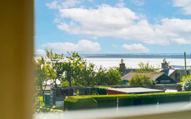 Riverview - Overlooks The Tay