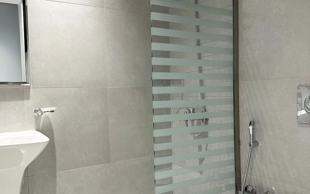 Ar Rabi F-7 Luxurious Creativity GX12