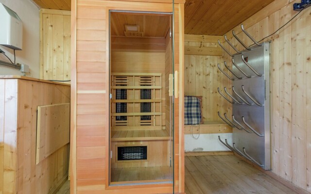 Gorgeous Chalet With Sauna in Königsleiten