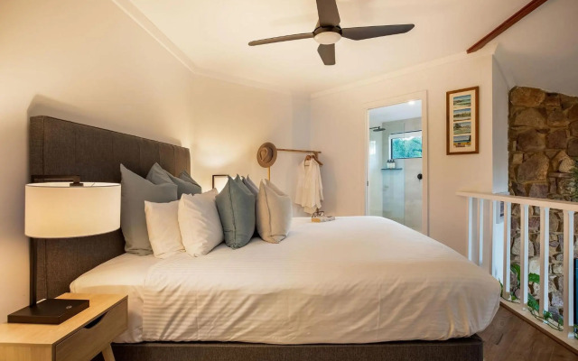 The Lookout, Eagle Bay