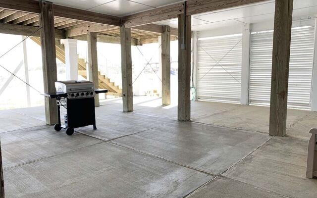 Boerboel's Beach Bungalow