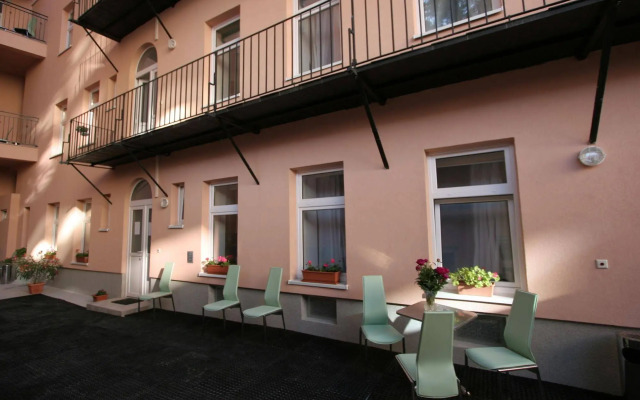 Queens Apartments