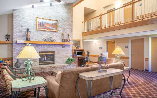 Baymont by Wyndham Lakeville