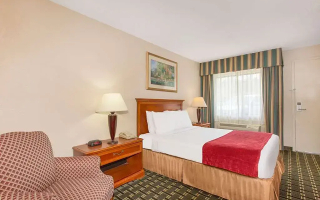 Days Inn Birmingham Summit Mall