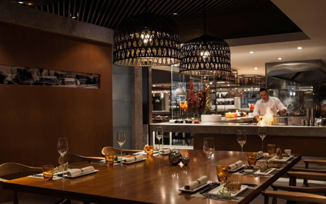 Pullman Shanghai Central-in XinTianDi & Yu Garden Area