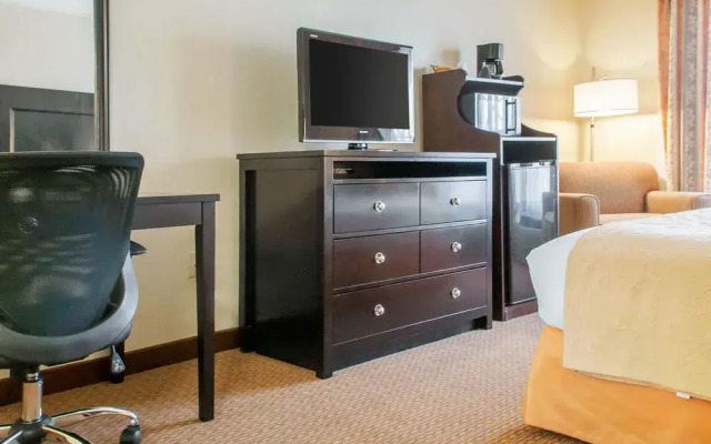 Quality Inn  Suites Gallup I-40 Exit 20