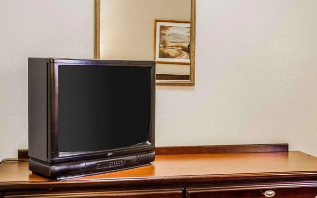 Econo Lodge & Suites Granite City