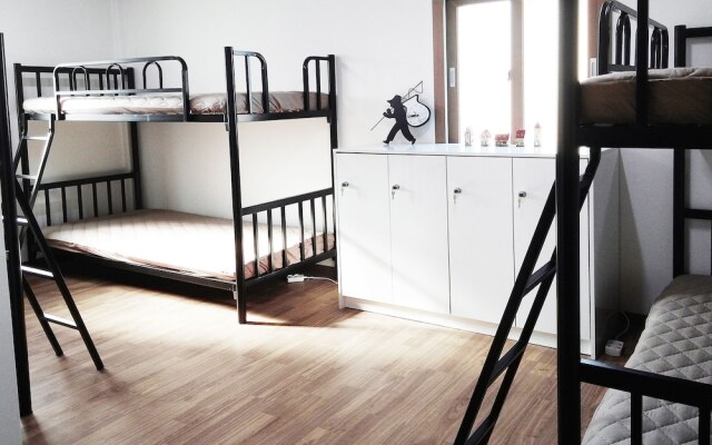 Guesthouse Enoch - Hostel