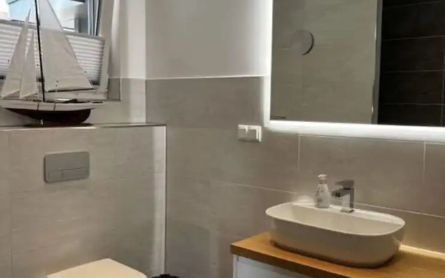 Schaal Lake Paradise