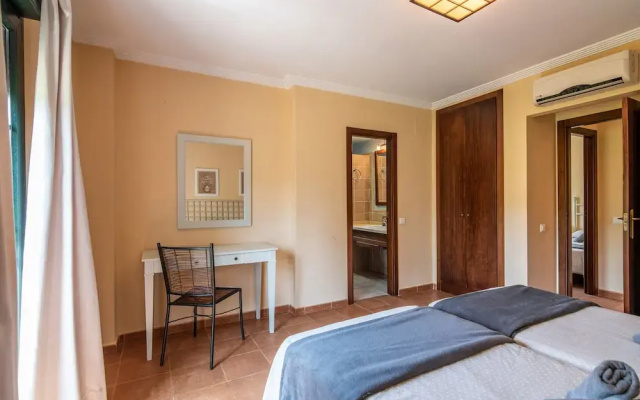 Golfside Comfort With Terrace & Pool