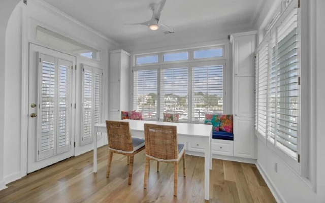 Yacht Harbor Court 30