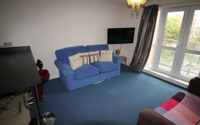 Central Apartment by Cardiff Holiday Homes