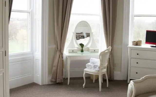 Mansfield Manor Hotel