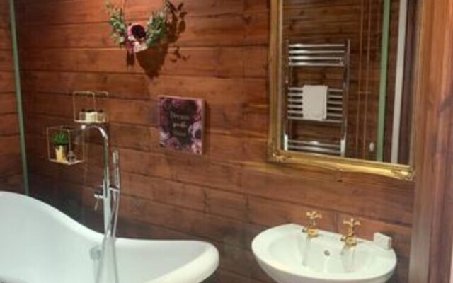 The Lodge - Peaceful Relaxing Hideaway