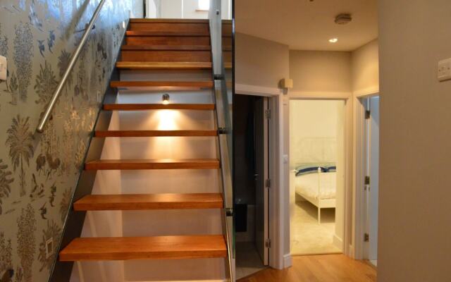 2 Bedroom Maisonette House Close to Hyde Park