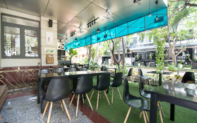 Reddoorz Plus @ Phu My Hung Residence