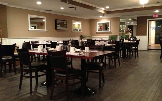 Highliner Hotel & Conference Centre