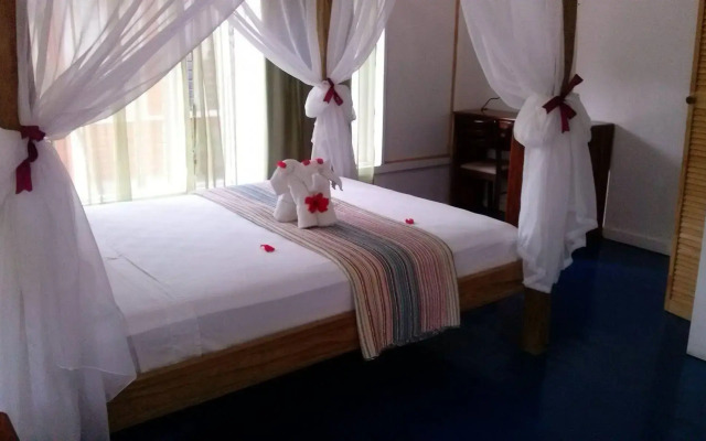 Las Palmas Beach Hotel