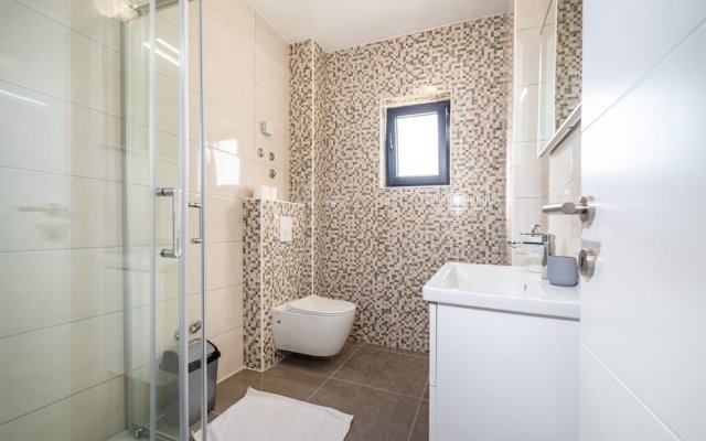 Deluxe Villa Laura With Pool Studio 1b