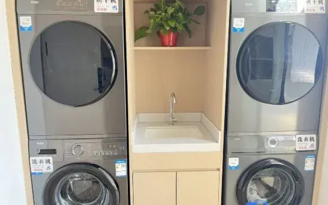 Weike Cinema Hotel (Jingdezhen People's Square Branch)