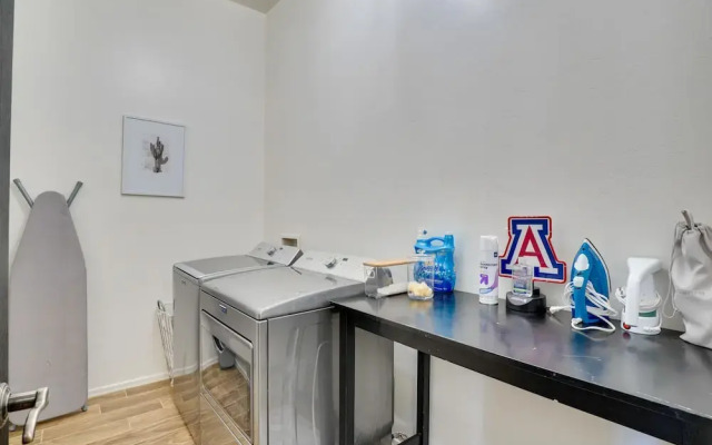 14 Mi to Dtwn: Tucson Escape w/ Patio!