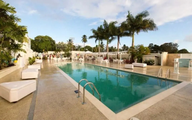 Sungazer - Holetown Apt & Beach Club on West Coast