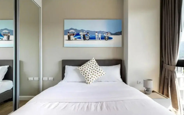 Diamond Condominium 2706