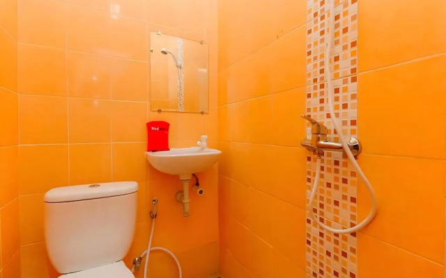 RedDoorz Plus near Ciputra World Kuningan 2