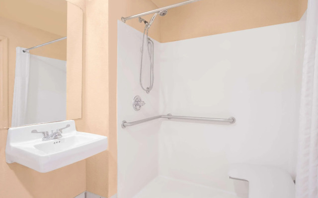 Hawthorn Extended Stay by Wyndham Conyers