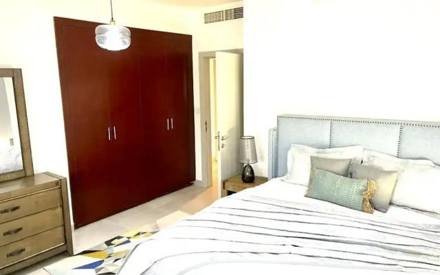 Jbr Sea View Captivating 4-bed Apartment in Dubai