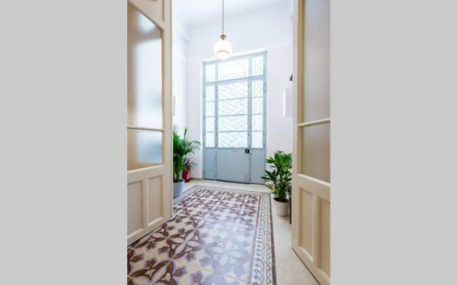 Neoclassical flat with 2 bedrooms in Piraeus