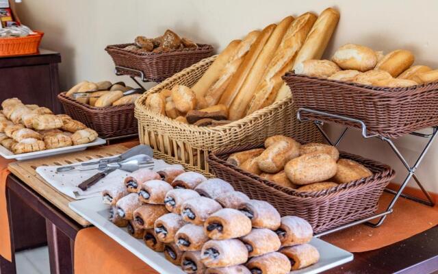 Hotel Illot Suites