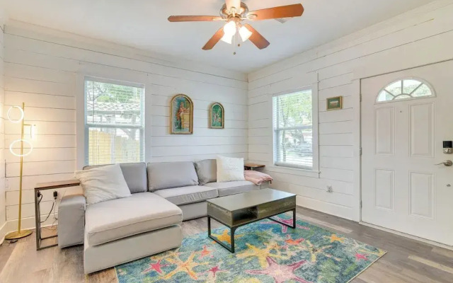 Galveston Vacation Rental: Deck & Central Location