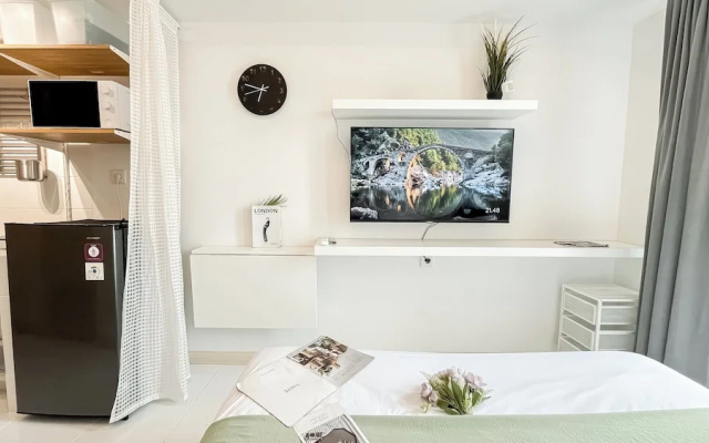 Nice Studio Room Apartment Near Tokyo Hub At Tokyo Riverside Pik 2 – Guest Rooms – Jakarta
