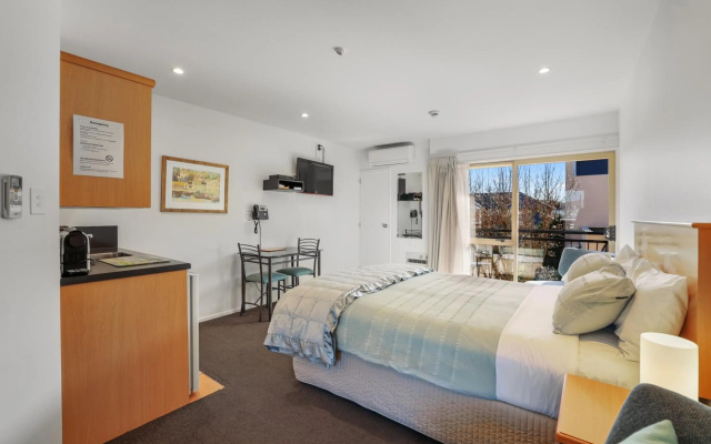 Lorenzo Motor Lodge – Guest Rooms – Christchurch