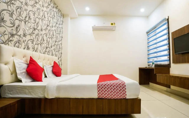 Pop 91505 Airport Hotel