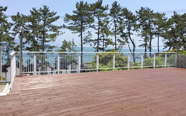 Yeosu Sea Side Pines Pension
