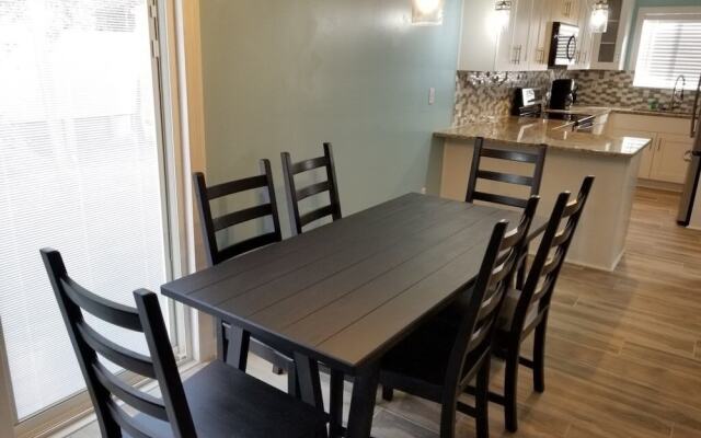 206 B New 1 Bedroom Home by RedAwning