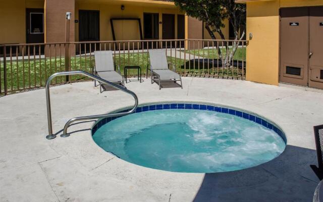 Days Inn by Wyndham Eglin AFB