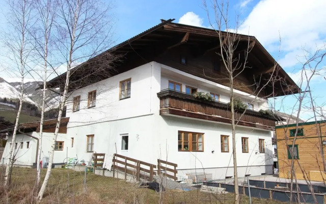 Spacious Holiday Home In Niedernsill With Garden
