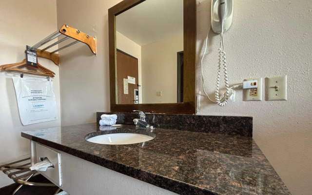 Super 8 by Wyndham Okawville