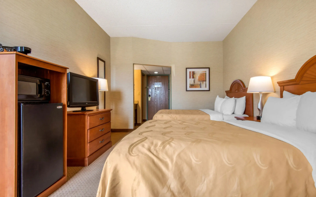 Quality Inn & Suites Gibsonia - Pittsburgh North