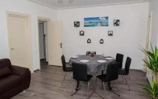 Four Rooms Apartment Central