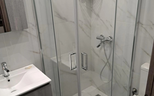 Agias Sofias 71C perfect studio