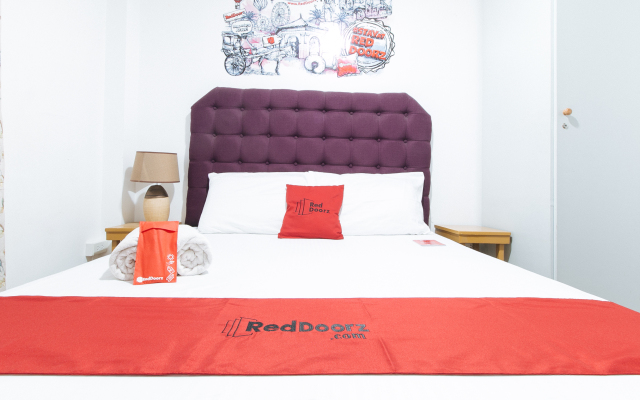 RedDoorz Plus @ Ruby Las Pinas Weekly Stay