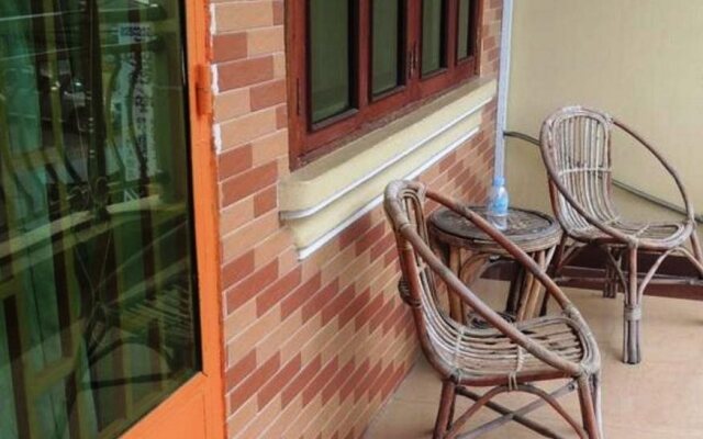 Golden Tour Eiffel Guesthouse