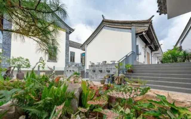 Jianshui Yiyunting Inn