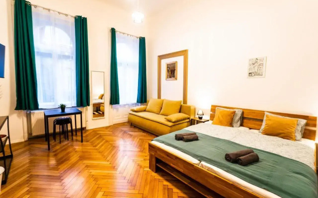Palace Quarter Suite
