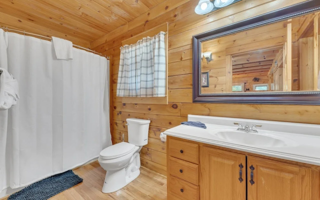 Chillin N Grillin 2 Bedroom Cabin