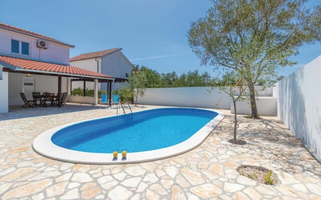 Stunning Home in Zdrelac With Wifi and 2 Bedrooms